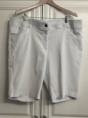 89th & Madison Plus Size 20 White Millennium Stretch Bermuda Shorts Like New!